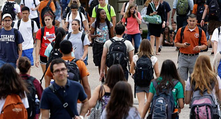 UT Students walking on campus